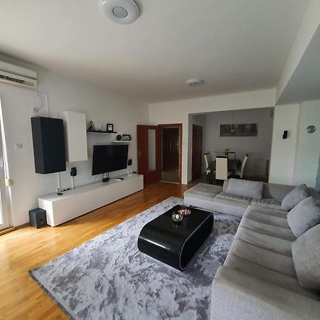 Iva Lux Stan Na Dan Apartment Banja Luka Exterior foto